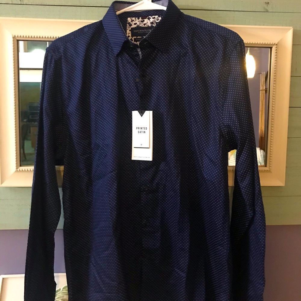 Men’s cotton satin finish dress shirt w/ details